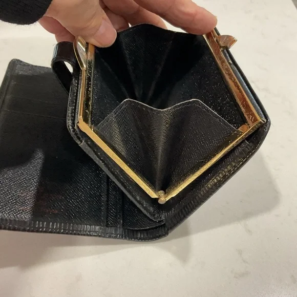 Louis Vuitton EPI Kisslock Wallet Black - Picture 13 of 16